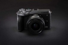 カメラらしいデザインに高機能を詰め込んだキヤノン「EOS M6 Mark II」