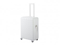 真っ白いスーツケースは見た目だけじゃなく機能もクリーン！