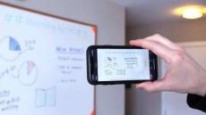 会議で書き込んだホワイトボードをスマート化できるんです