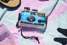 水中で面白い写真を撮りたいならロモの防水ケース付きフィルムカメラで