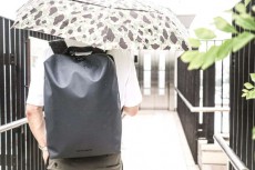 ゲリラ豪雨でも荷物を気にしなくていいリュックならPCだって安心です