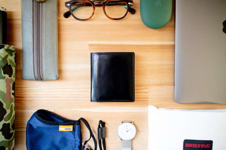 ちょうどいいサイズ感！経年変化を楽しむガンゾのオールインワン財布