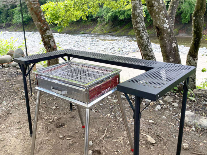 コールマン BBQテーブル BBQでの皿の置き場所問題はグリルを囲めるコールマンの新作