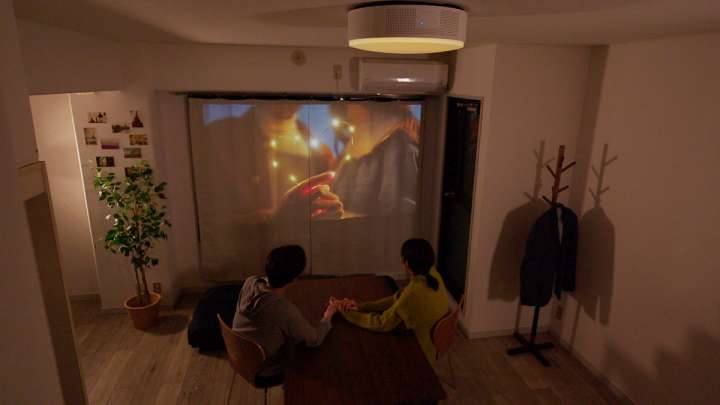 Android TV搭載のシーリングライトプロジェクターで自宅が映画館