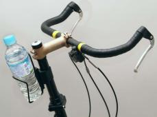 車種不問！どんな自転車にも取り付けられるペットボトルホルダーで熱中症対策だ！