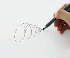 サンスター文具のゲルボールペン「TANK」はインク量が従来比約5倍！その秘密はペン軸にあリ！