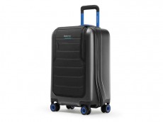 デジタル時代のスーツケースは当然ながら自動ロック！