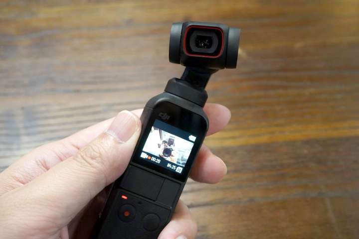 4Kカメラ「DJI Pocket 2」はスマホと一緒に持ち歩いても苦にならない