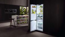 ミーレの新型ビルトイン冷凍冷蔵庫は自動でミストを放出して理想的な温度と湿度をキープ！