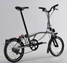 英国が誇る美しき自転車「ブロンプトン」が超軽量チタンフレームに！重さなんと7.95kg！