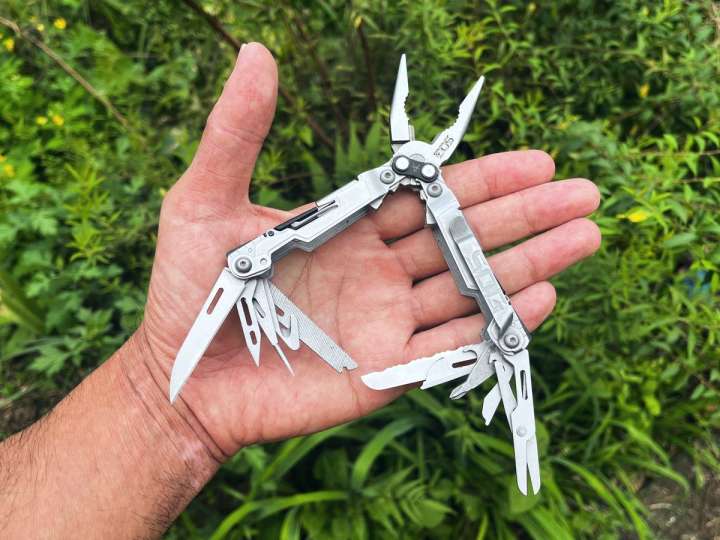 特殊部隊用ナイフを起源とする“SOG”の無骨で小さなマルチツール 特殊部隊用ナイフを起源とする“SOG”の無骨で小さなマルチツール