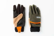 保温性、防風性、グリップ力、スマホを操作しやすい指ぬき仕様。手袋に欲しい機能全部入り