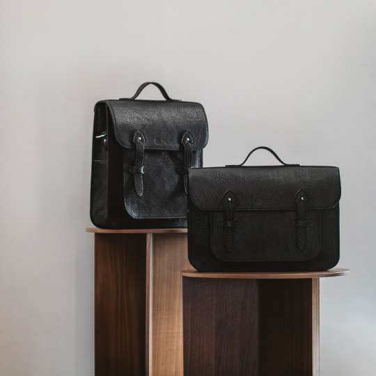 GANZOの新作は上品でクラシカルなシュリンクレザー製バッグ｜Infoseek