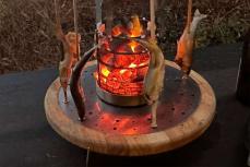 日が暮れたら卓上囲炉裏で“原始焼き”と熱燗を堪能。想像するだけで最高だね！