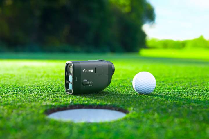 キヤノン初の“ゴルフ距離計”「PowerShot GOLF」は静止画と動画撮影機能
