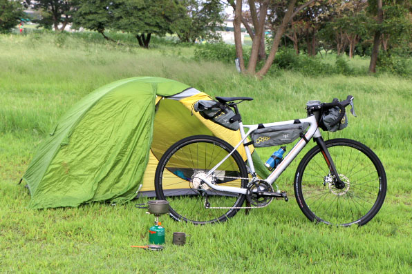 いつものロードバイクでキャンプ!世界的流行の「バイク いつものロードバイクでキャンプ!世界的流行の「バイク