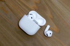 「AirPods 4（ANC）」をじっくりレビュー。「AirPods 3」「AirPods Pro 2」とはどう違う？