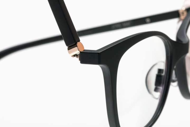 メガネは繊細に扱うもの”なんてもう古い？壊れにくさを追求した「JINS