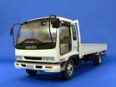 平ボディ派”の皆さん、いすゞ「フォワード」（4代目）の模型が15年ぶり