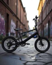 電動アシスト自転車 シティタイプ ブラック 欲しかったのはこんなスタイル。オールブラックがカッコいいBMX
