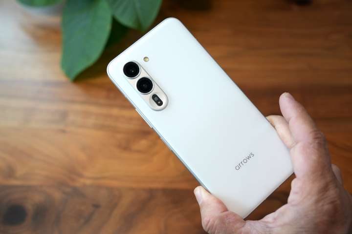 今夏のトレンド“手が届くハイエンド”な「arrows Alpha」をいち早く使っ