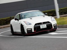 【日産 GT-R ニスモ試乗】良好な乗り心地に驚き。公道／サーキット両用のスーパーカー