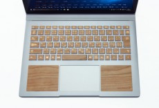 Surface Book用の木製キートップで一味違うセンスをアピール！