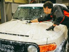 頑張る愛車を労ってピカピカに！ オートバックスの洗車サービスから