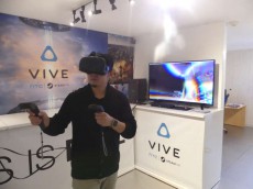 現実世界よサラバ！歩けるVR「HTC VIVE」を体感してきた！