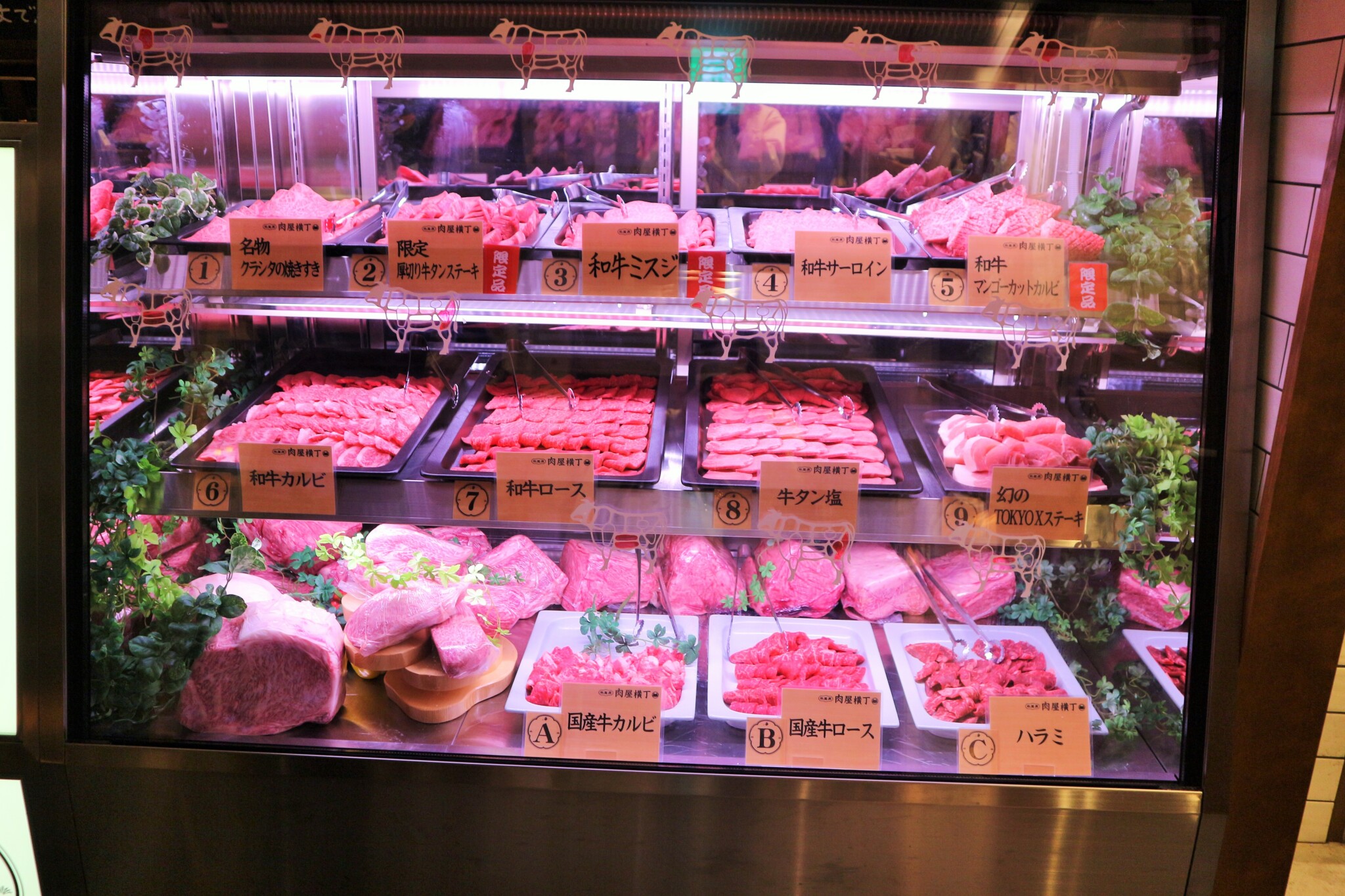 秋葉原に新オープンの〈肉屋横丁〉は“精肉店スタイル”で国産和牛が食べ放題！