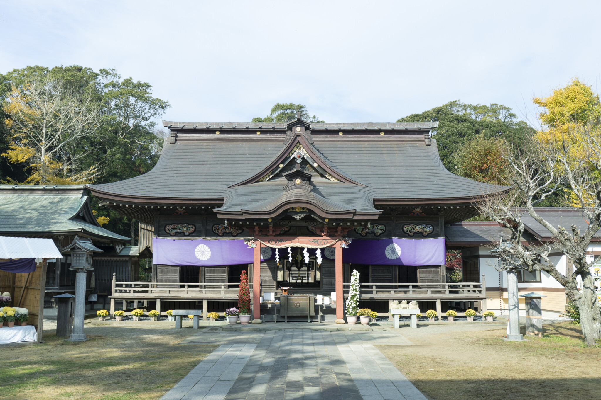 【茨城】癒しのパワーが満ちる〈大洗磯前神社〉へ。おだやかな空気と絶景に心洗われる“回帰の地”。