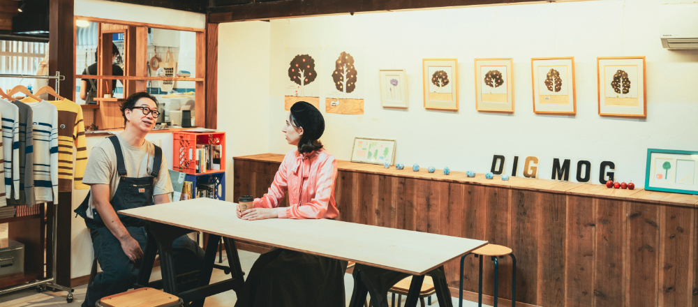 新潟県上越市でカフェ巡り。NHK『みいつけた！』の大塚いちおさんを訪ねて〈DIGMOG COFFEE〉へ。／Alice in Cafeland
