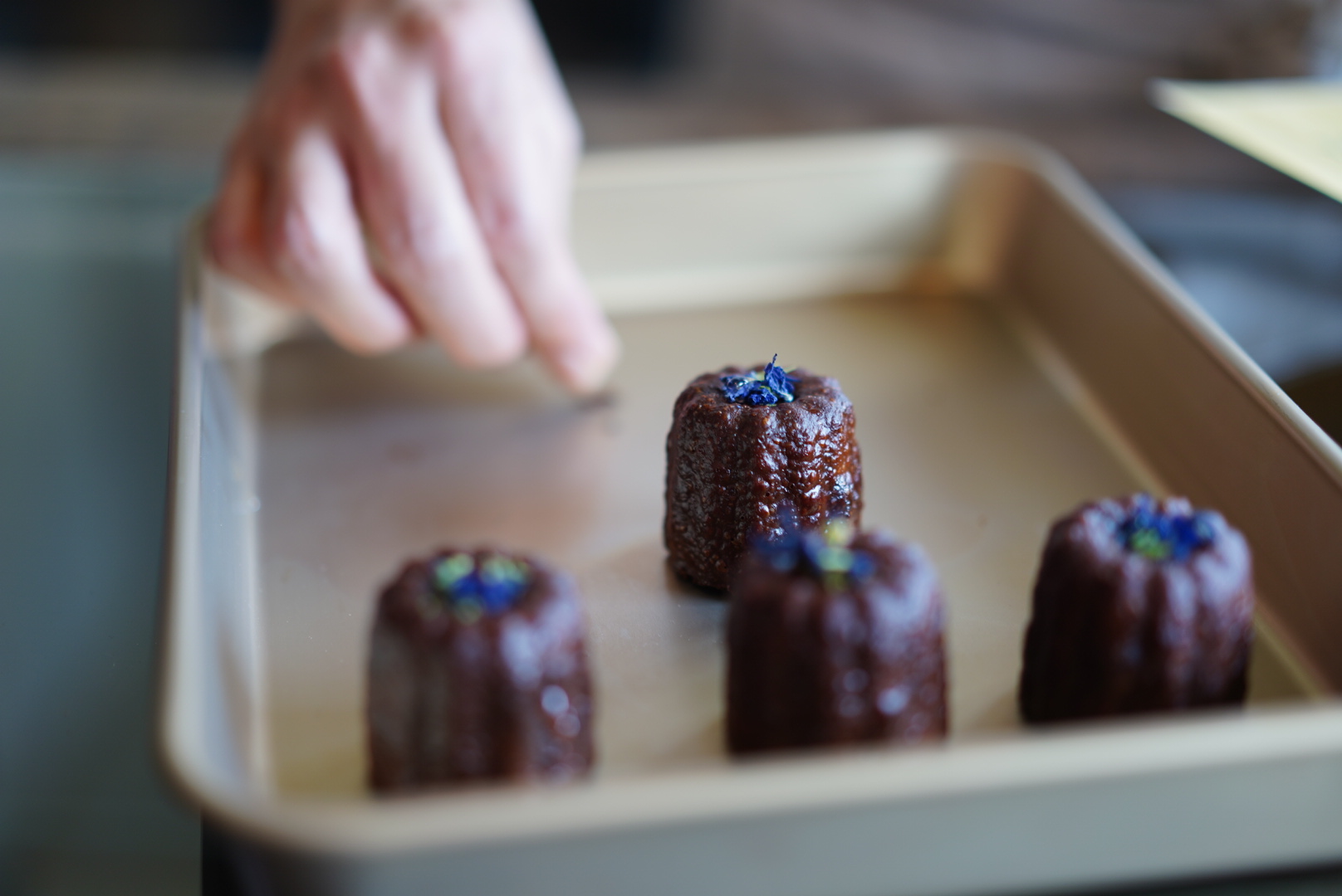 【北鎌倉】体に優しいグルテンフリーの焼菓子店〈マヤノカヌレ〉がオープン。子どもと楽しめる、米粉とお花のカヌレ。