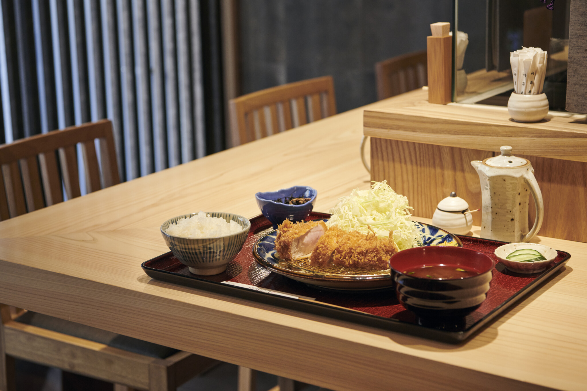 おひとり様にも温かい“路地裏とんかつ”？銀座で出会う和食の名店。