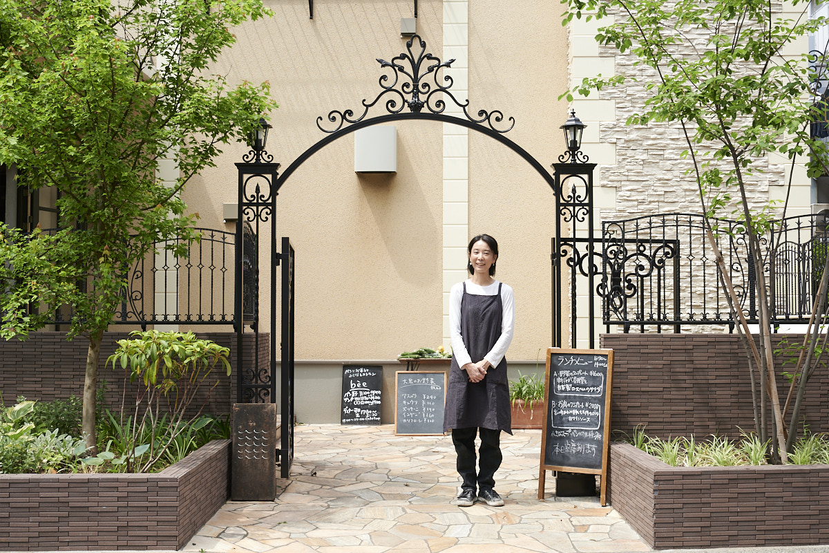 食卓を豊かにするパンと、おいしい料理を求めて。ローカルな心地よさあふれる〈パンとお菓子と小さなレストラン bèe〉へ