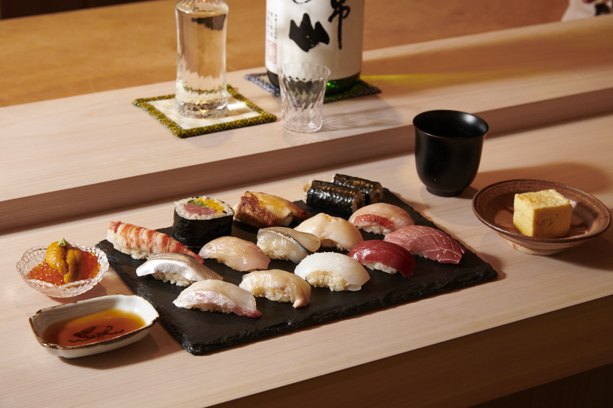 お昼も夜も1万円のおまかせコースだけ！憧れの“銀座でお寿司”は〈鮨いつつ〉で。