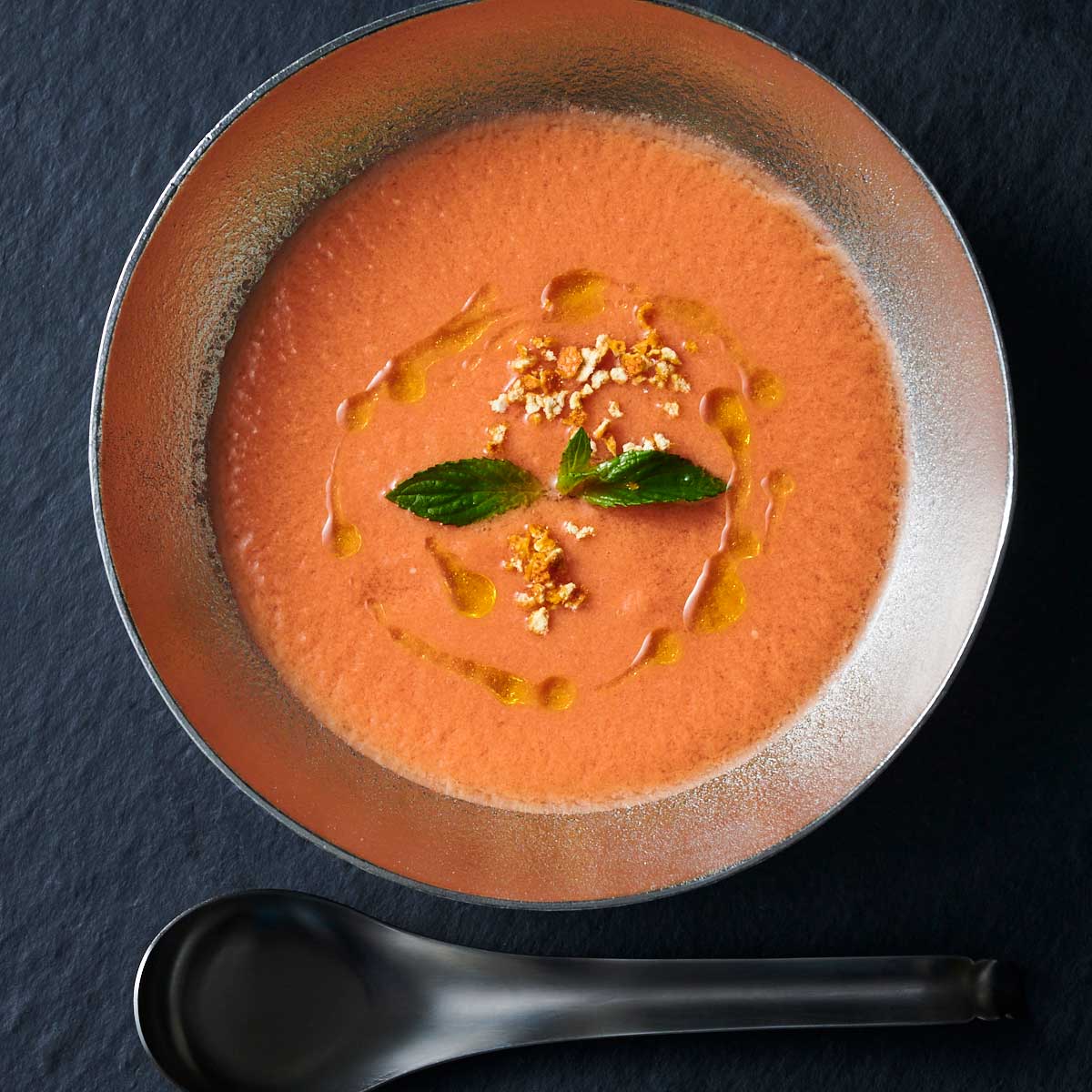 【便秘、お腹の張り、熱こもりに効く】スイカと塩麹の冷製トマトスープ｜3工程で綺麗になる薬膳ズボラ飯