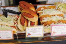 【京都】売り切れ必至の人気パン屋〈まるき製パン所〉の誰からも愛されるコッペ