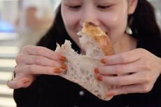 もっちもち。どんどんもぐもぐ食べてしまうパン前田エマの秘密の韓国 vol.11 レストラン〈SIMPLIST〉とパン屋〈ONES OWN〉