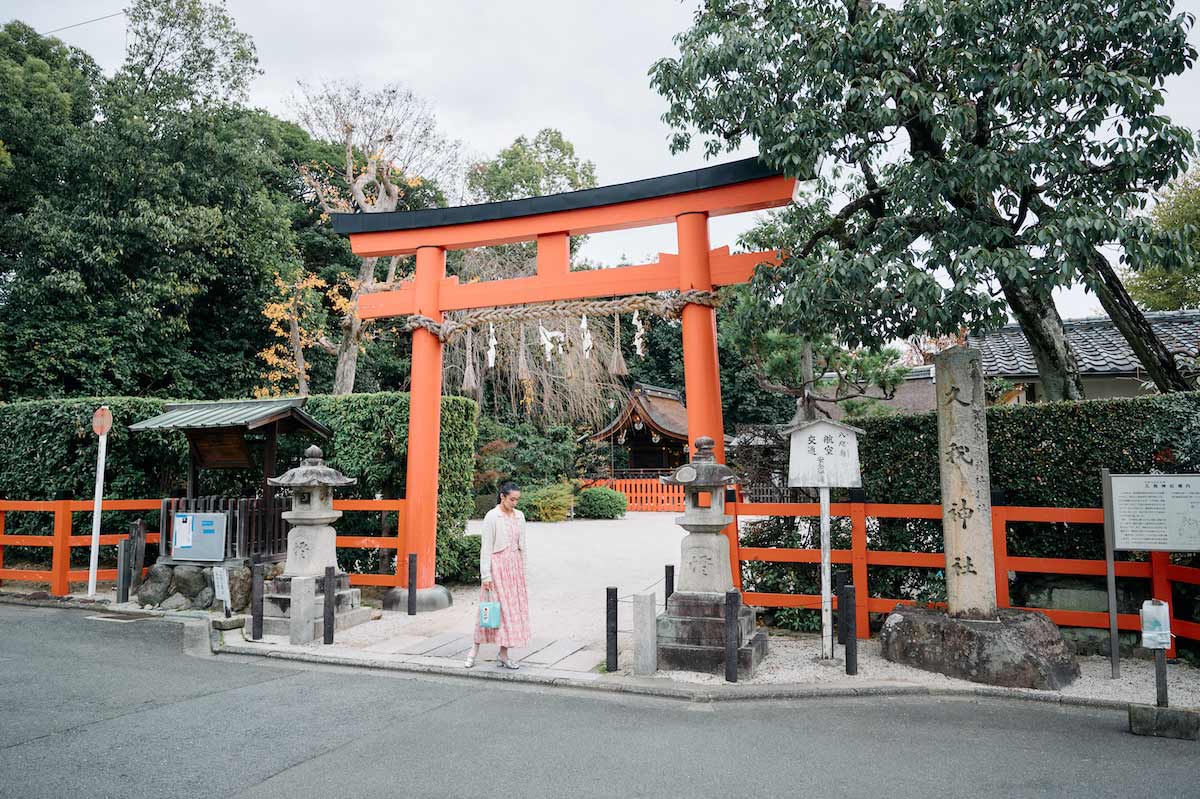 交通安全のご利益ならここ。樹齢600年のご神木が見守る〈久我神社〉｜寺社につき喫茶。絵になる京都ご多幸散歩 Vol.3 神社編