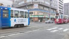 路面電車が信号を見誤って赤信号で交差点に進入　歩行者や車との接触なく、乗客５人けがなし　札幌市の路面電車