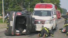 速報　患者を乗せて、緊急走行中の救急車と乗用車が衝突…３人搬送、命に別状なしか　北海道幕別町