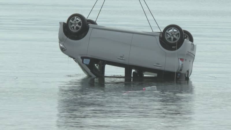 「音がして、そっちを見たら、車が沈んでいた」岸壁から海中に転落…軽乗用車の男性、心肺停止で搬送　北海道の苫小牧港