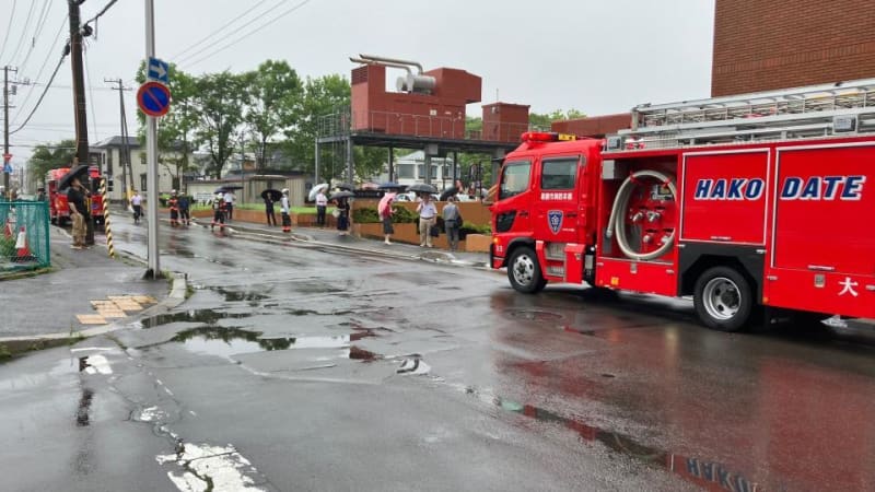 函館市役所の「屋上から黒煙が見える」と119番通報　消防車14台が出動するも給湯用ボイラーの不具合と判明　火災現象なし