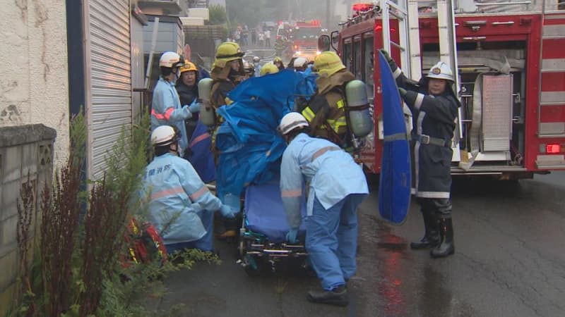 ３人死亡、平屋の住宅ほぼ全焼…住人の高齢夫婦と連絡とれず、もう１人は同居の息子か　北海道室蘭市