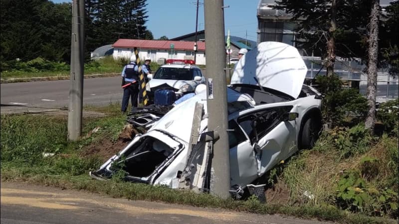 乗用車とタンクローリーが出会い頭に衝突　乗用車の助手席の60代男性が死亡　運転の60代女性も病院搬送　北海道倶知安町・信号機がない交差点