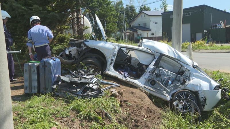 タンクローリーと出合い頭に衝突、乗用車側に一時停止の標識…乗用車の助手席で死亡の男性は広島県の67歳、運転の女性も意識不明の重体　レンタカーで旅行中とみて捜査　北海道倶知安町