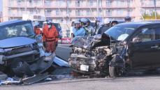 交差点で乗用車どうしが衝突　右折しようとした車と反対車線から直進してきた車が…右折車の70代男女ら３人重軽傷　札幌市白石区・水穂大橋