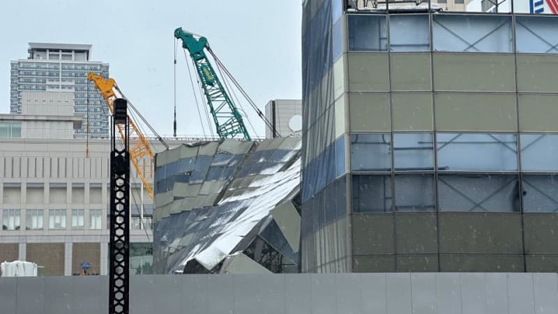 JR札幌駅前の再開発エリアの一画  解体工事の現場で足場の一部が崩壊 けが人なし