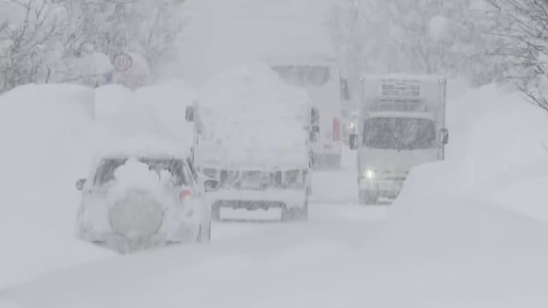 積雪が平年の３倍“異常事態”に除排雪追いつかず交通障害も…事故を防ぐ雪下ろし作業の注意点　北海道岩見沢市